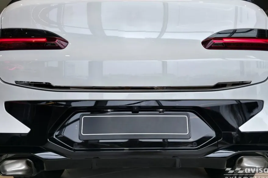 Dekorlist baklucka BMW X4 G02 LCI 2021– Blank Svart