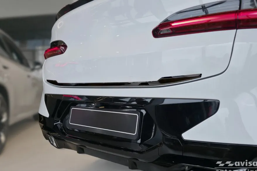 Dekorlist baklucka BMW X4 G02 LCI 2021– Blank Svart