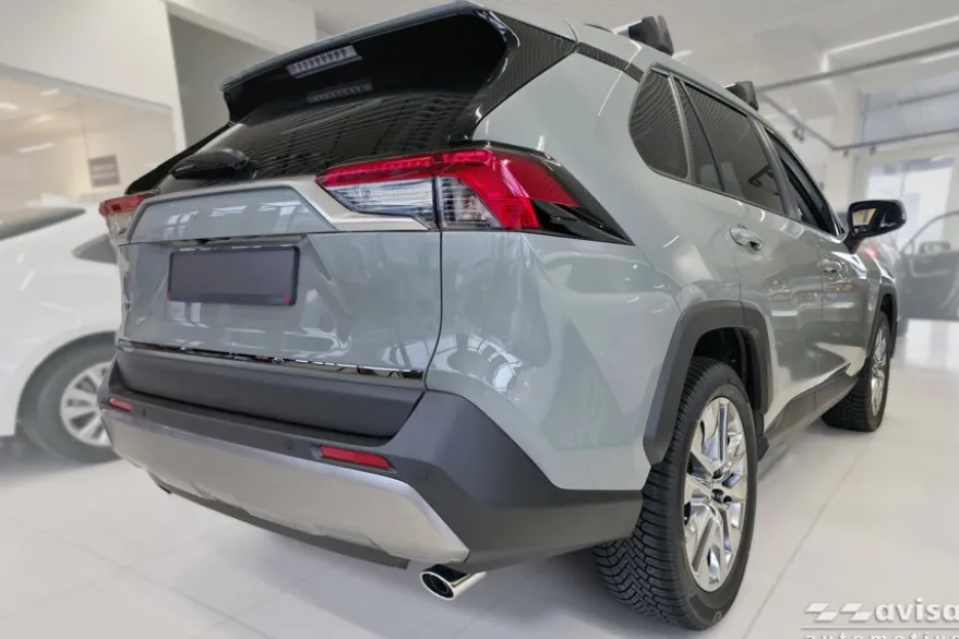Dekorlist baklucka Toyota RAV4 V XA50 / Hybrid PHEV GR 2018– Blank Svart