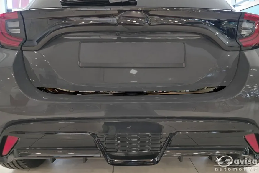 Dekorlist baklucka Toyota Yaris IV 5D 2020– Blank Svart