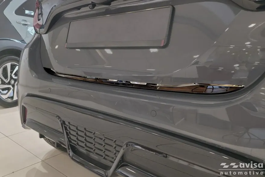 Dekorlist baklucka Toyota Yaris IV 5D 2020– Blank Svart