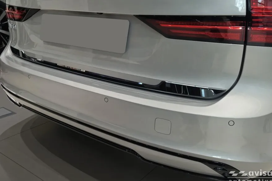 Dekorlist baklucka Volvo V90 II / V90 Cross Country 2016– Blank Svart