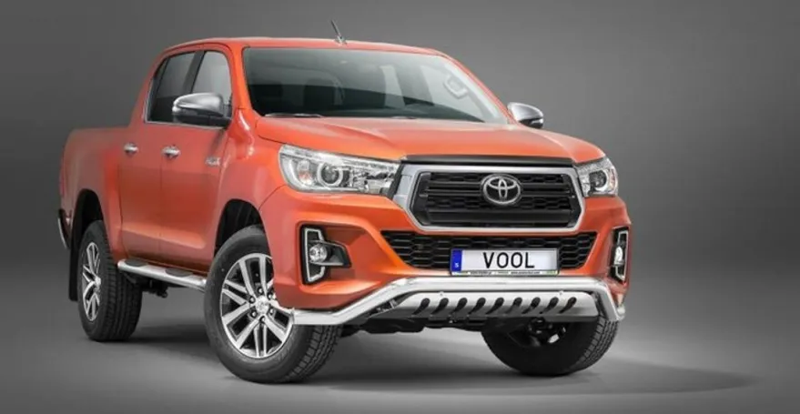 Lowbar EU frontbåge med hasplåt - Toyota Hilux VIII Facelift 2020->